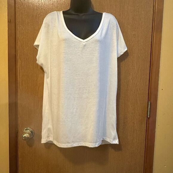 T-shirts V-neck short sleeve - Peace and Pearls, Justify - women’s size XL - Picture 9 of 16